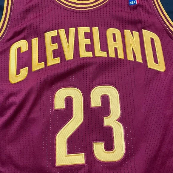 Cleveland Cavaliers LeBron James Jersey - Picture 2 of 9